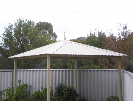 Freestanding-Pyramid